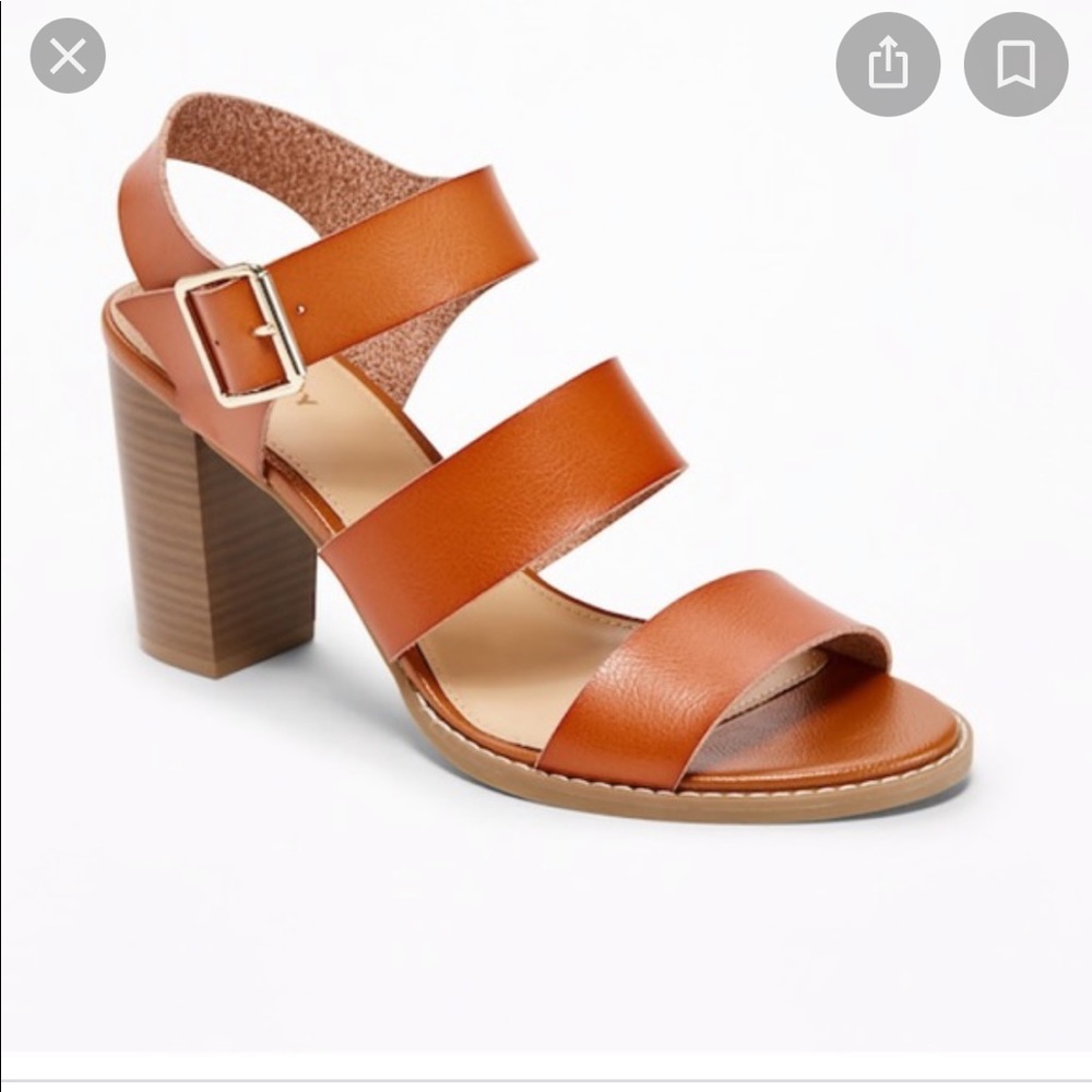 Old Navy three strap block heel 7